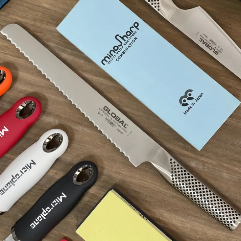 Cuchillo de pan Global G-9