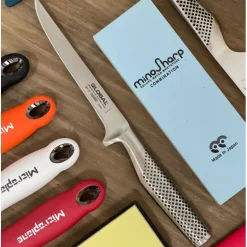 Cuchillo deshuesador forjado global 16 cms hoja GF-31