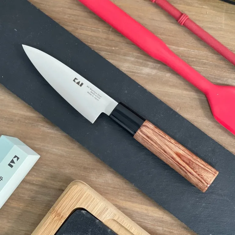 Cuchillo Pelador Seki Magoroku Redwood Kai 10 Cms