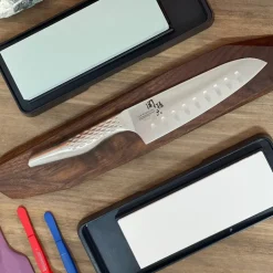 Cuchillo Seki Magoroku Shoso Santoku alveolado 16 Cms